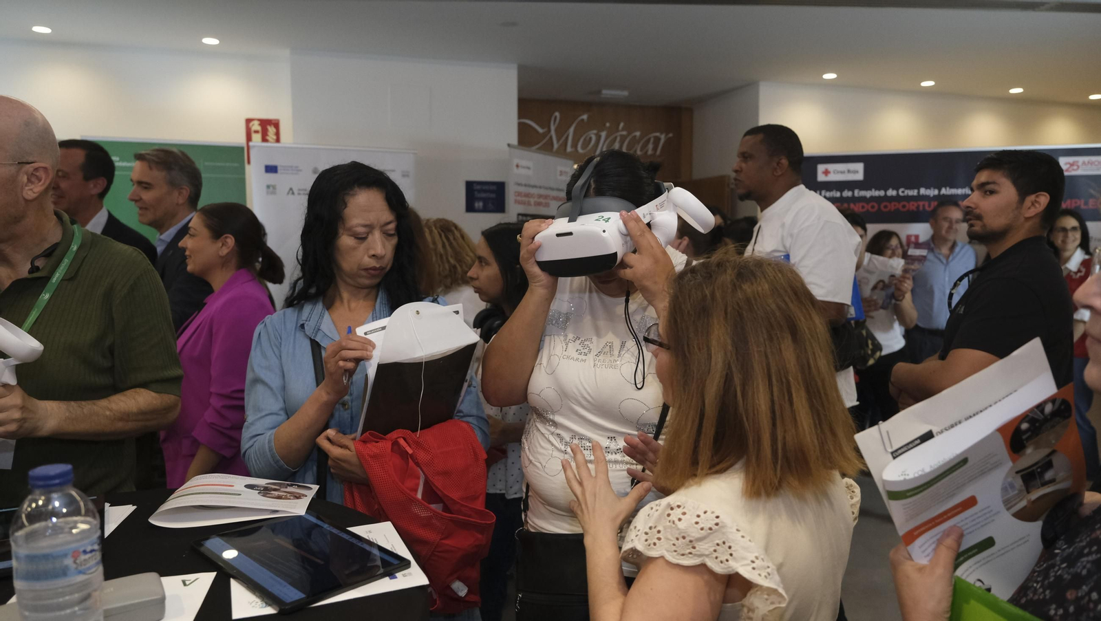 I Feria de Empleo Cruz Roja de Almería, en imágenes