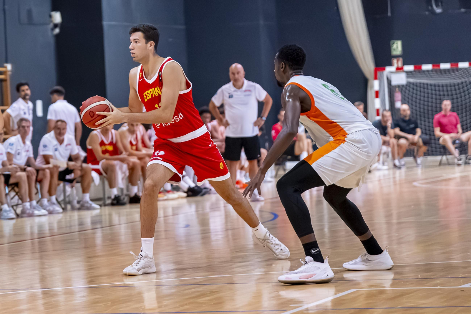 España B, con Álvaro Folgueiras, derrota a Costa de Marfil antes de venir a Málaga