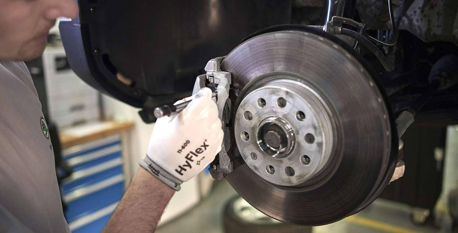 Los talleres solo pueden abrir para atender a los transportistas de mercancías, no al público en general