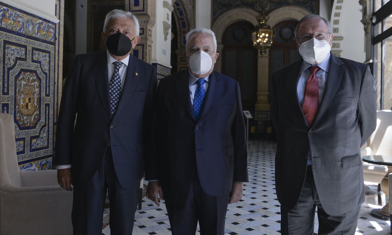 Imposición de la Encomienda de la Orden de la Cámara de España