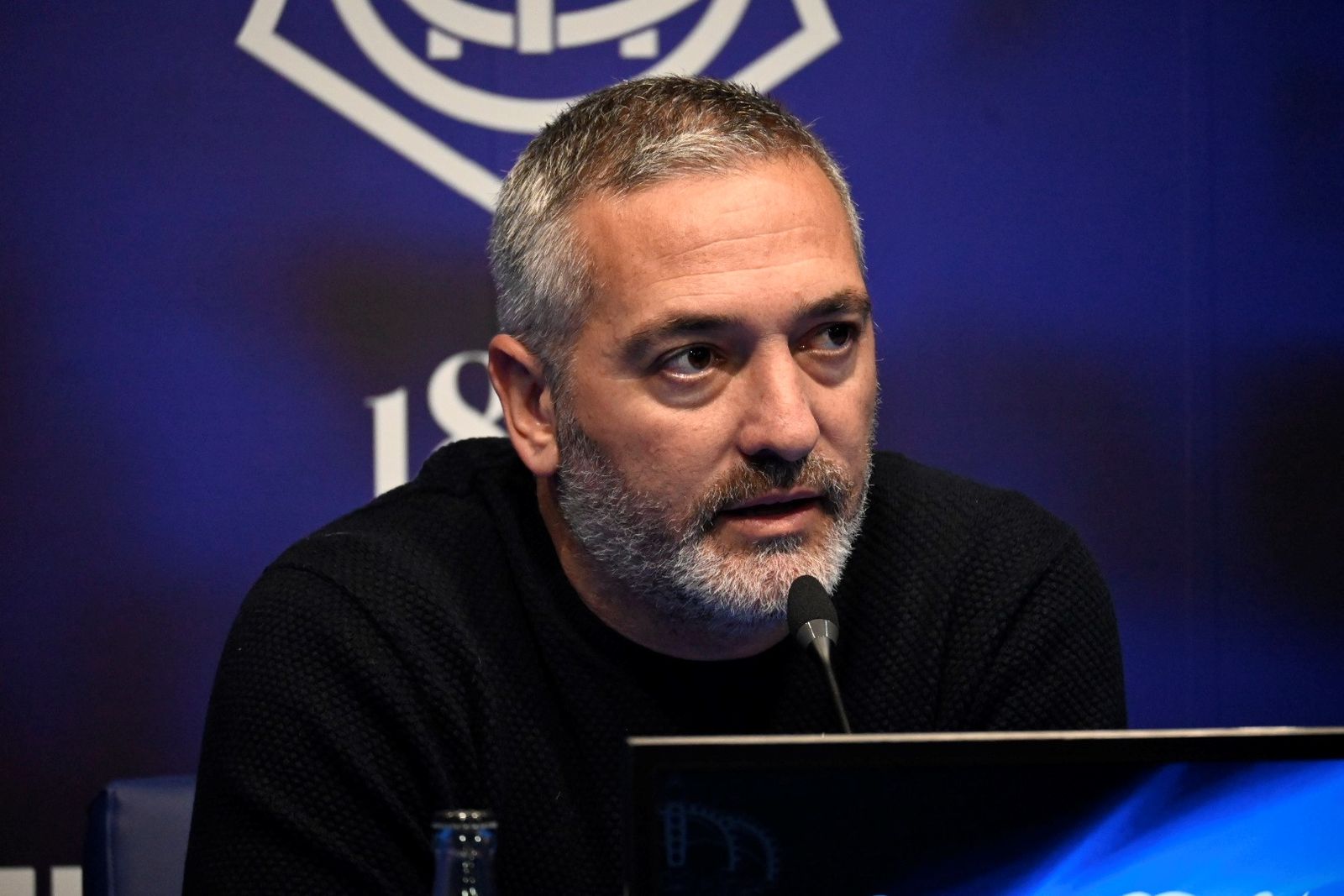 Arzu en una rueda de prensa.