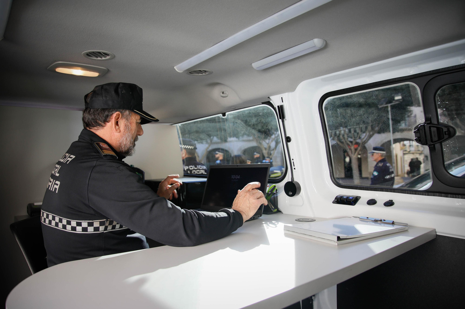 Presentación vehículos y motos policía local en imágenes