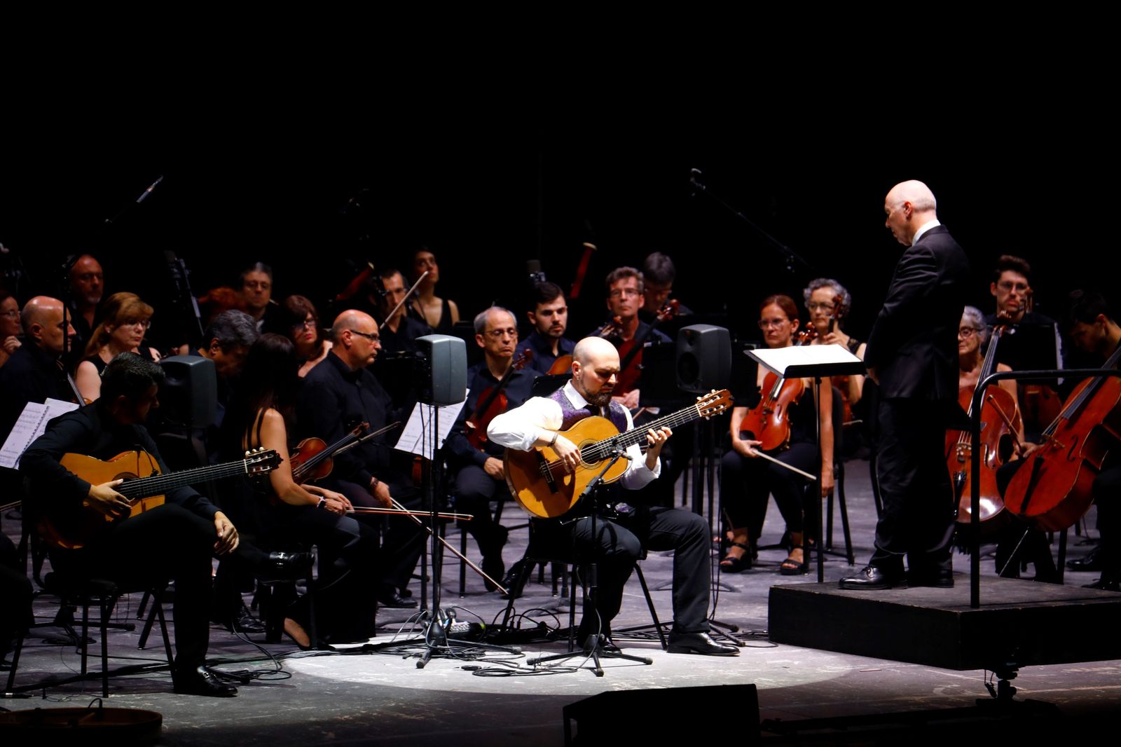 El Festival de la Guitarra de Córdoba abre con un homenaje a Manolo Sanlúcar, en imágenes
