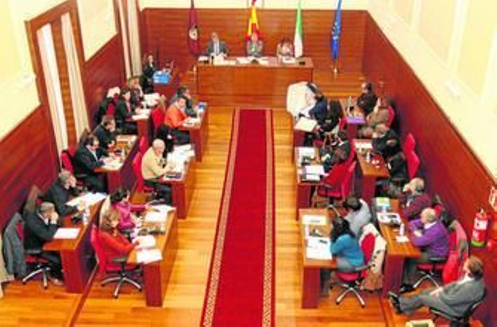 Instantánea del Pleno extraordinario que se celebró ayer en el Ayuntamiento sobre el Plan General de Ordenación Urbana.