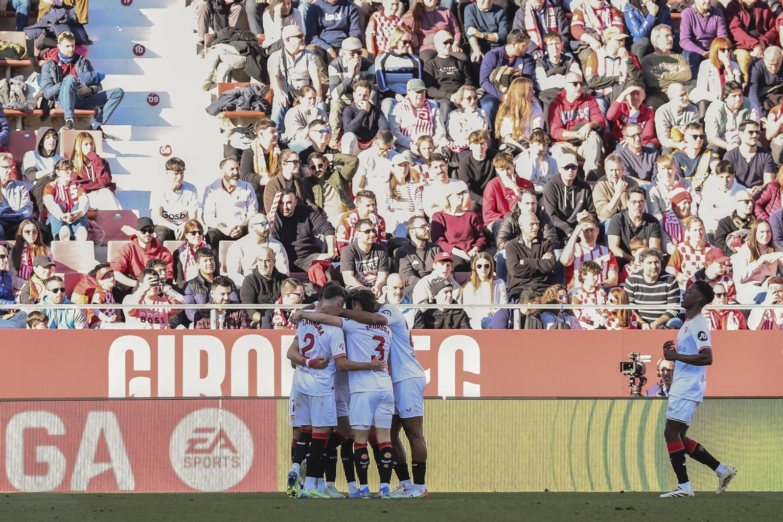Las fotos del pobrísimo paso de Saúl Ñíguez por el Sevilla
