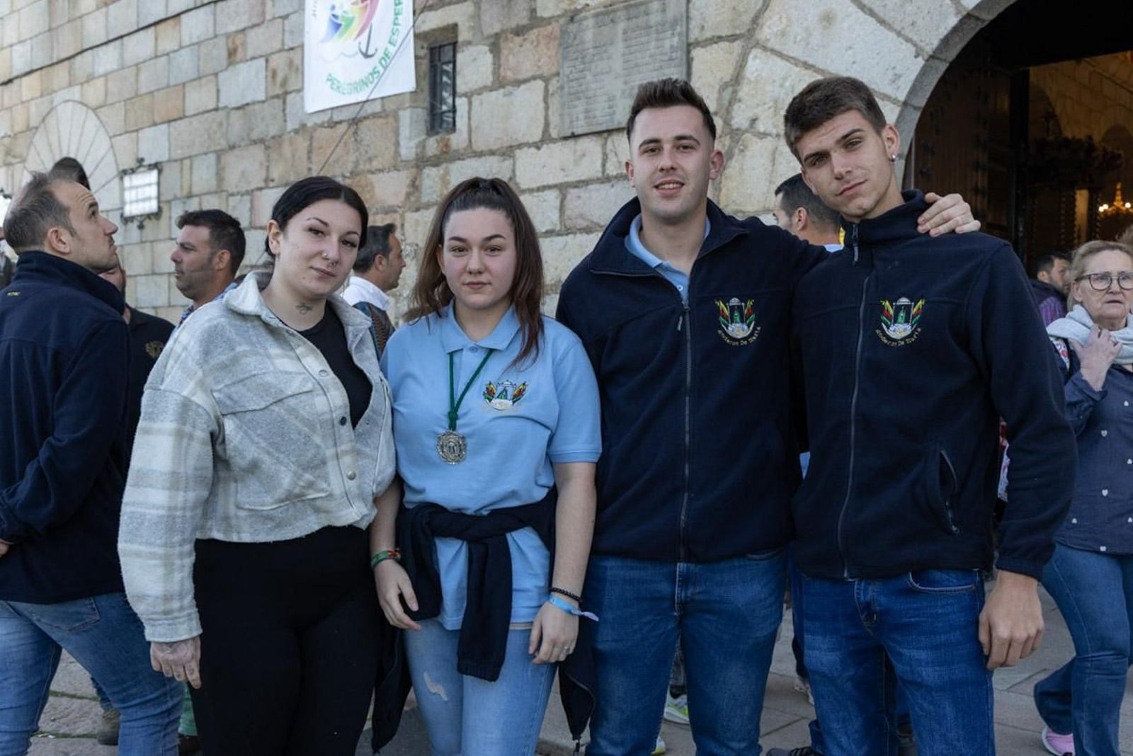 Miles de romeros acuden al encuentro de la Virgen de la Cabeza en su romería