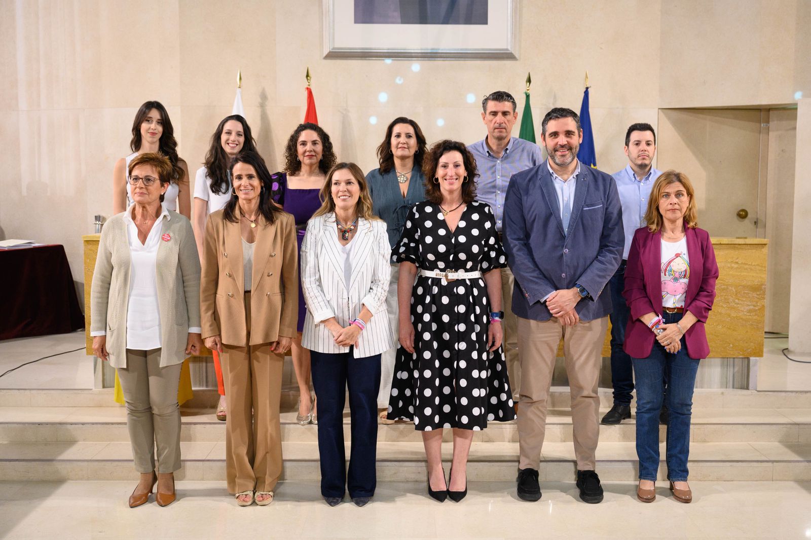 'Foto de familia' con los nuevos trabajadores municipales