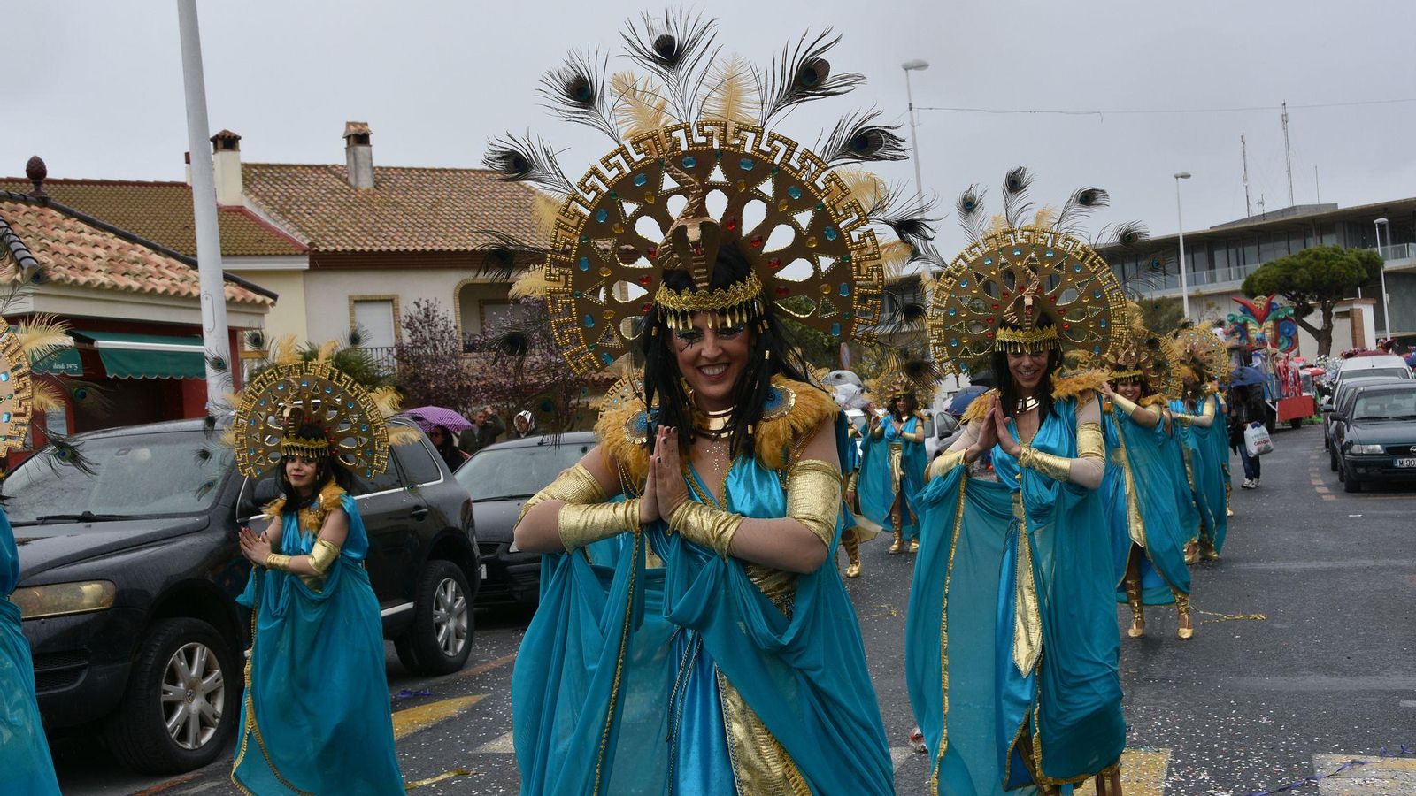 Algunas de las personas disfrazadas en la comitiva de la Gran Cabalgata.