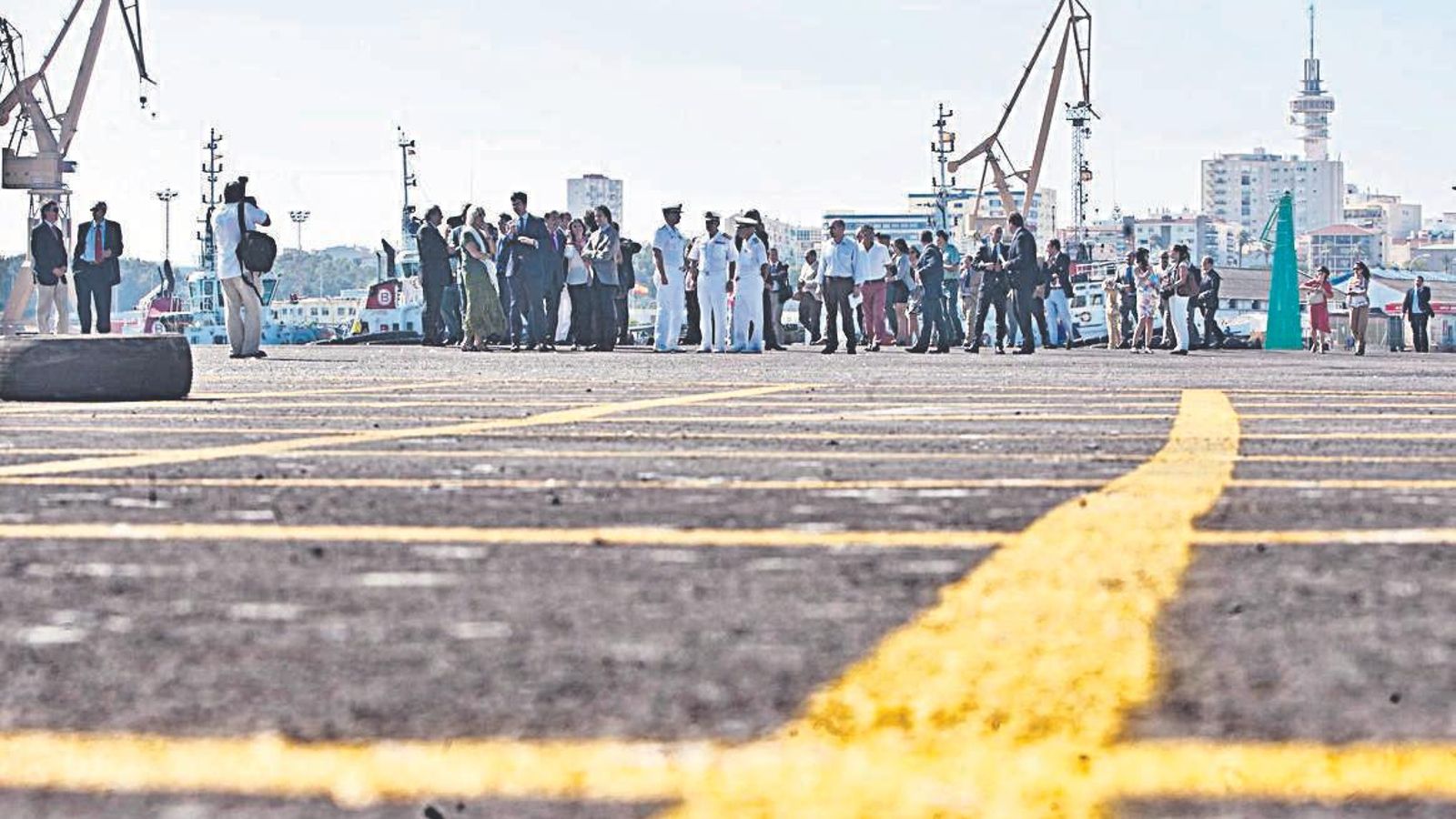 Inauguración, hace ya 14 años, de la ampliación del Muelle Marqués de Comillas, convertido a día de hoy en zona casi exclusiva para los tráficos con Canarias.