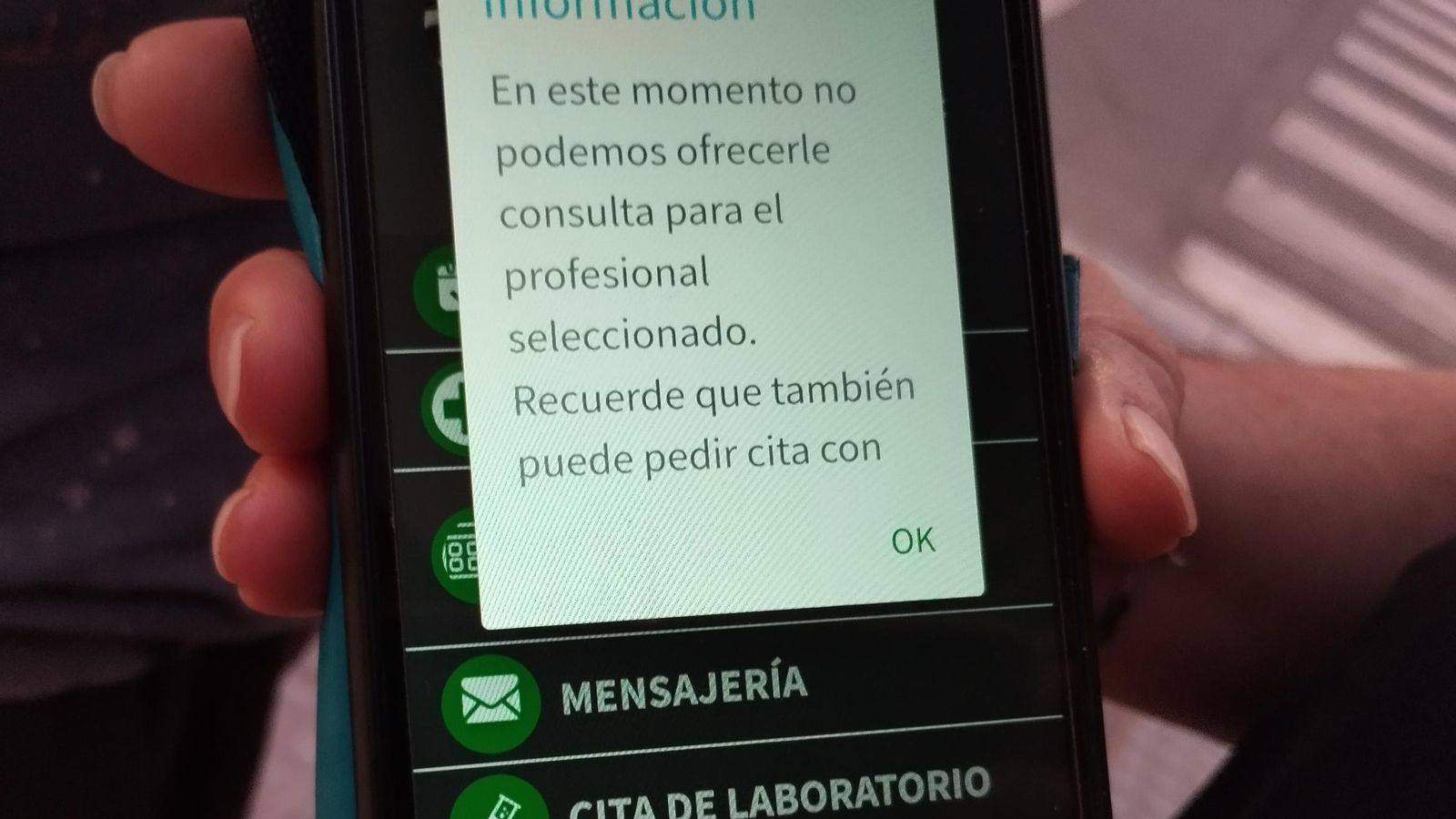 María no logra cita para su hijo en la APP de Salud Responde y se van a Urgencias.
