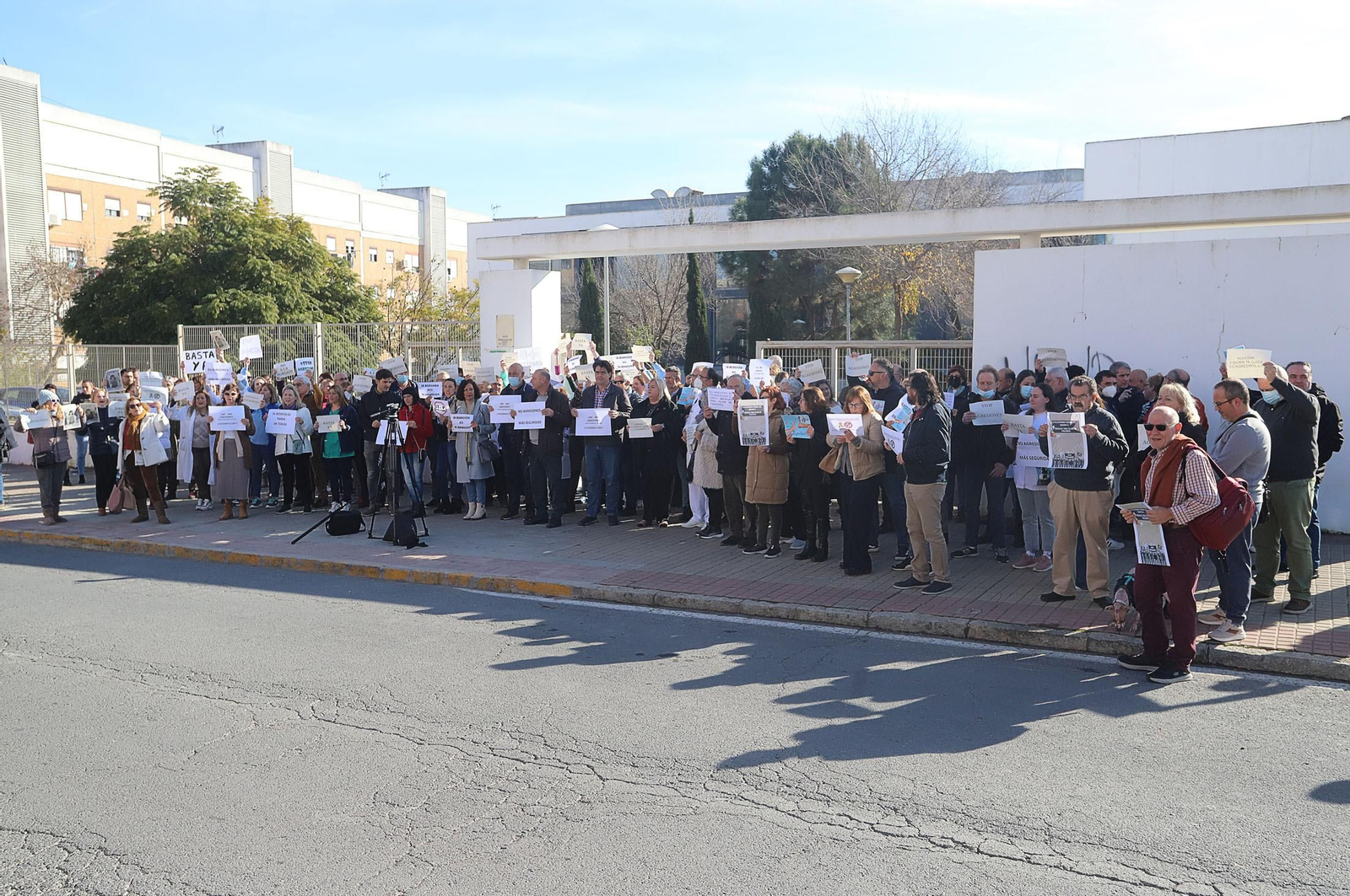 Concentración por la agresión a una trabajadora del centro de salud de El Torrejón el pasado enero.