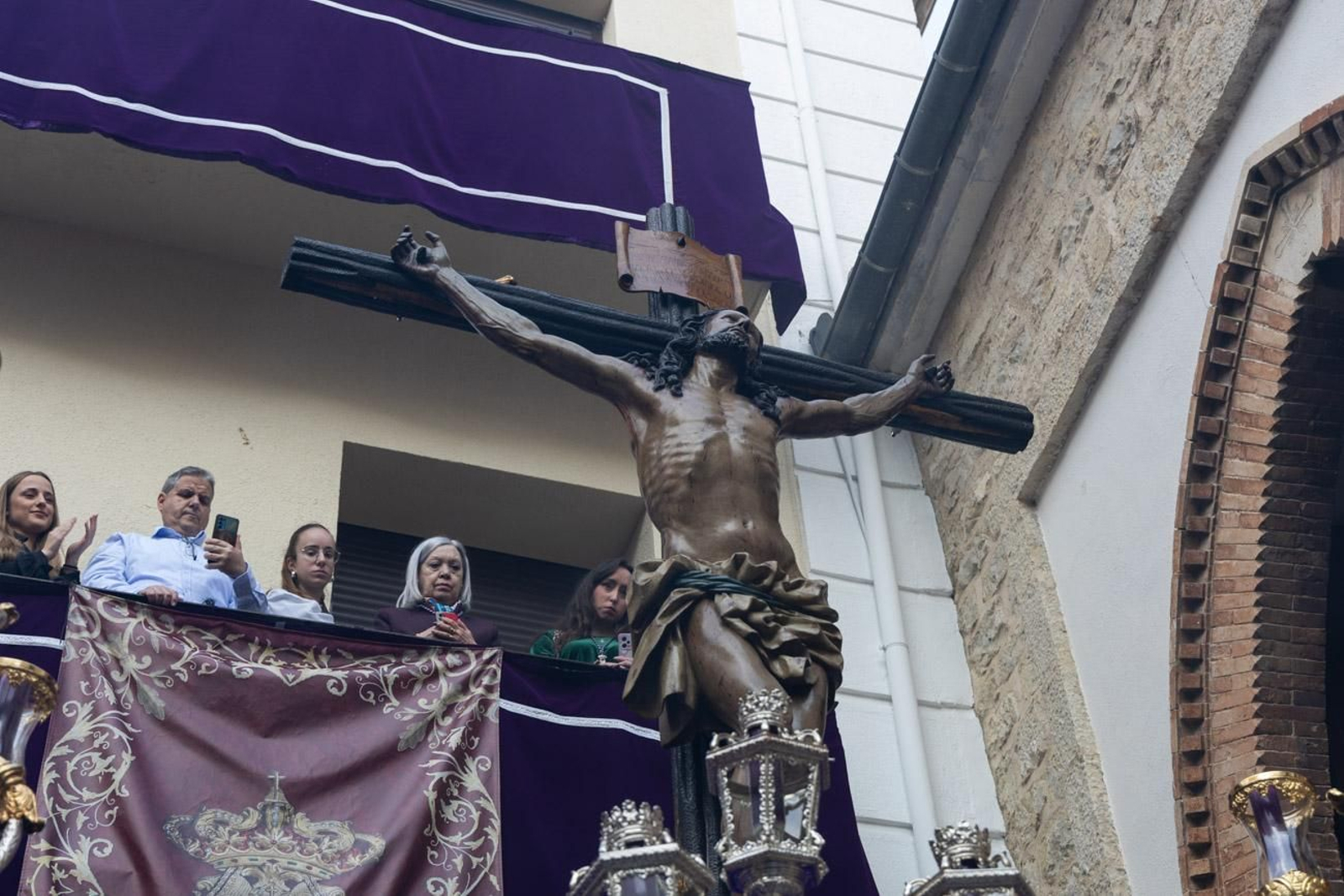 Las cofradías de la Vera Cruz, Expiración y Gran Poder lucen sus cortejos en la calle