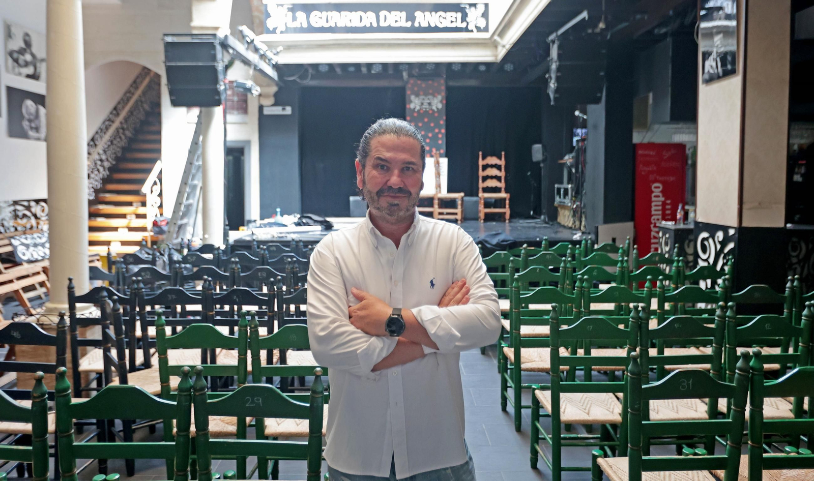 Mario González, en su negocio de La Guarida del Ángel.