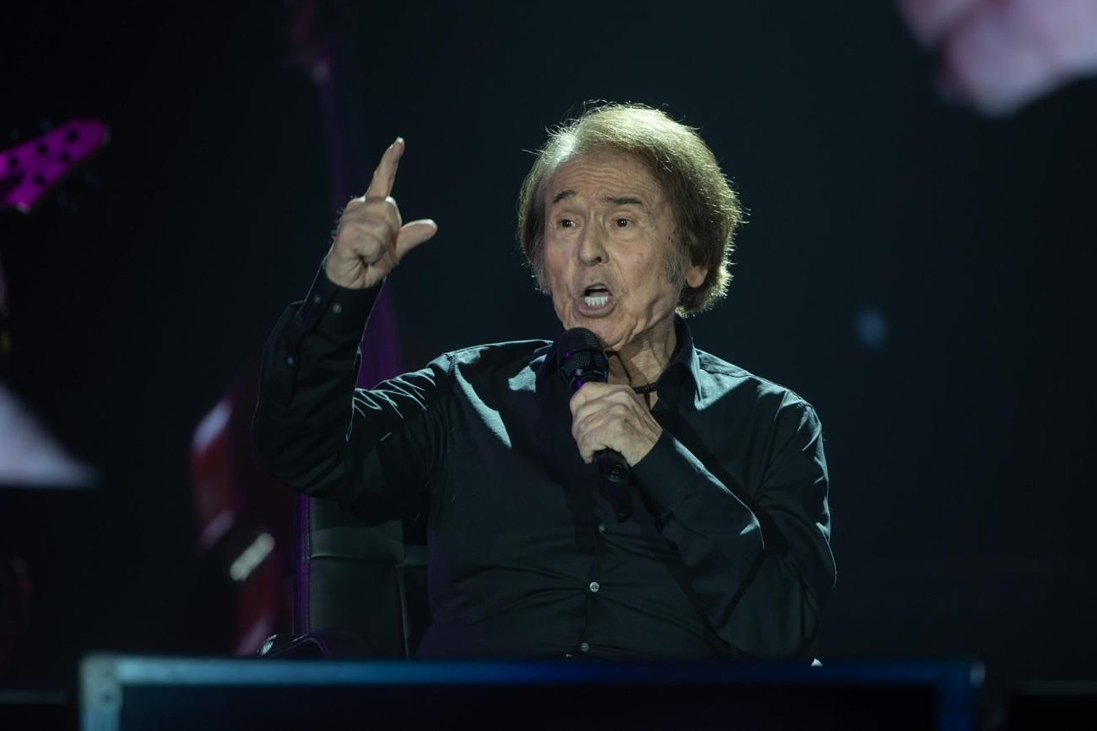 Así se disfruta en Jaén del concierto de Raphael, "Raphaelísimo"