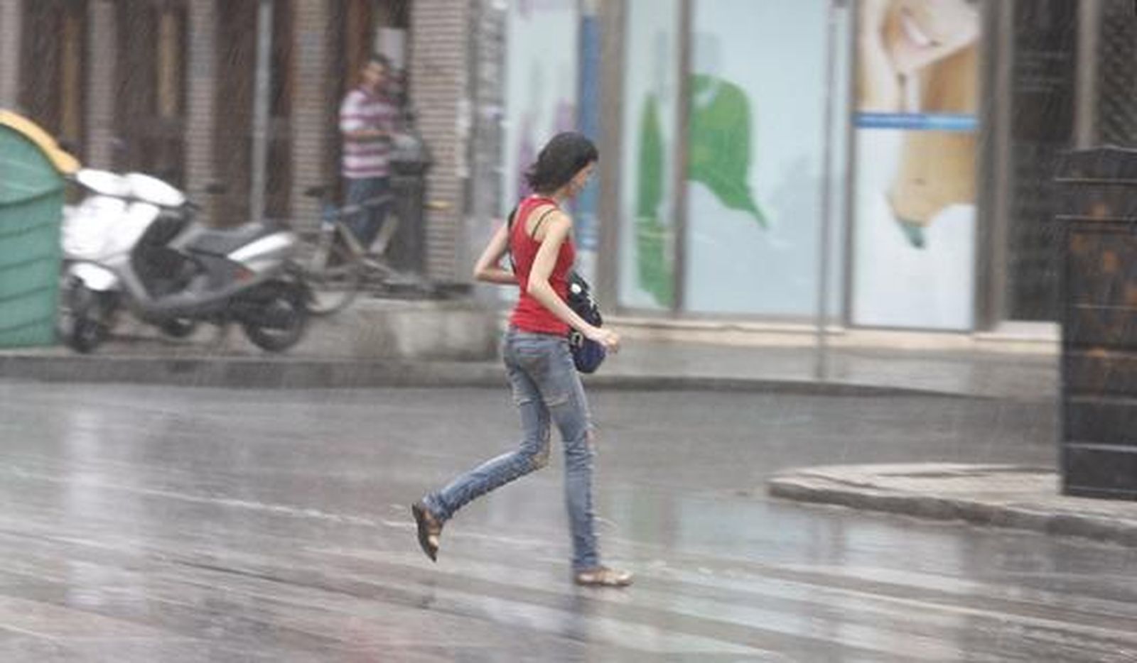 Las lluvias han acompañado a los sevillanos durante todo el día. 

Foto: Diario de Sevilla