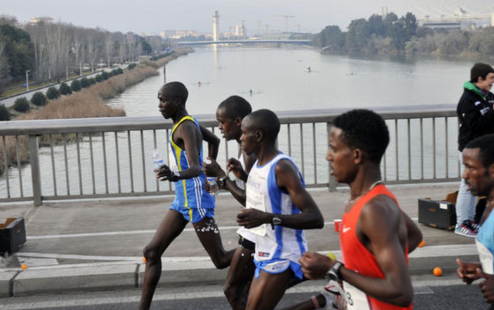 El etíope Daniel Abera gana la XXVII Maratón de Ciudad de Sevilla. / Juan Carlos Vázquez