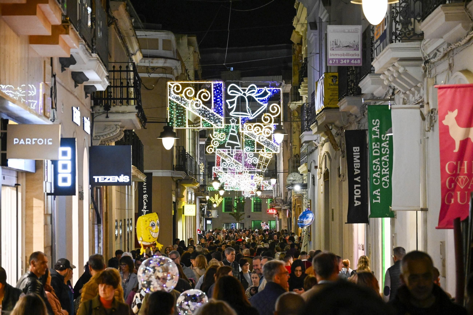 Imágenes de la nevada y alumbrado navideño en Huelva
