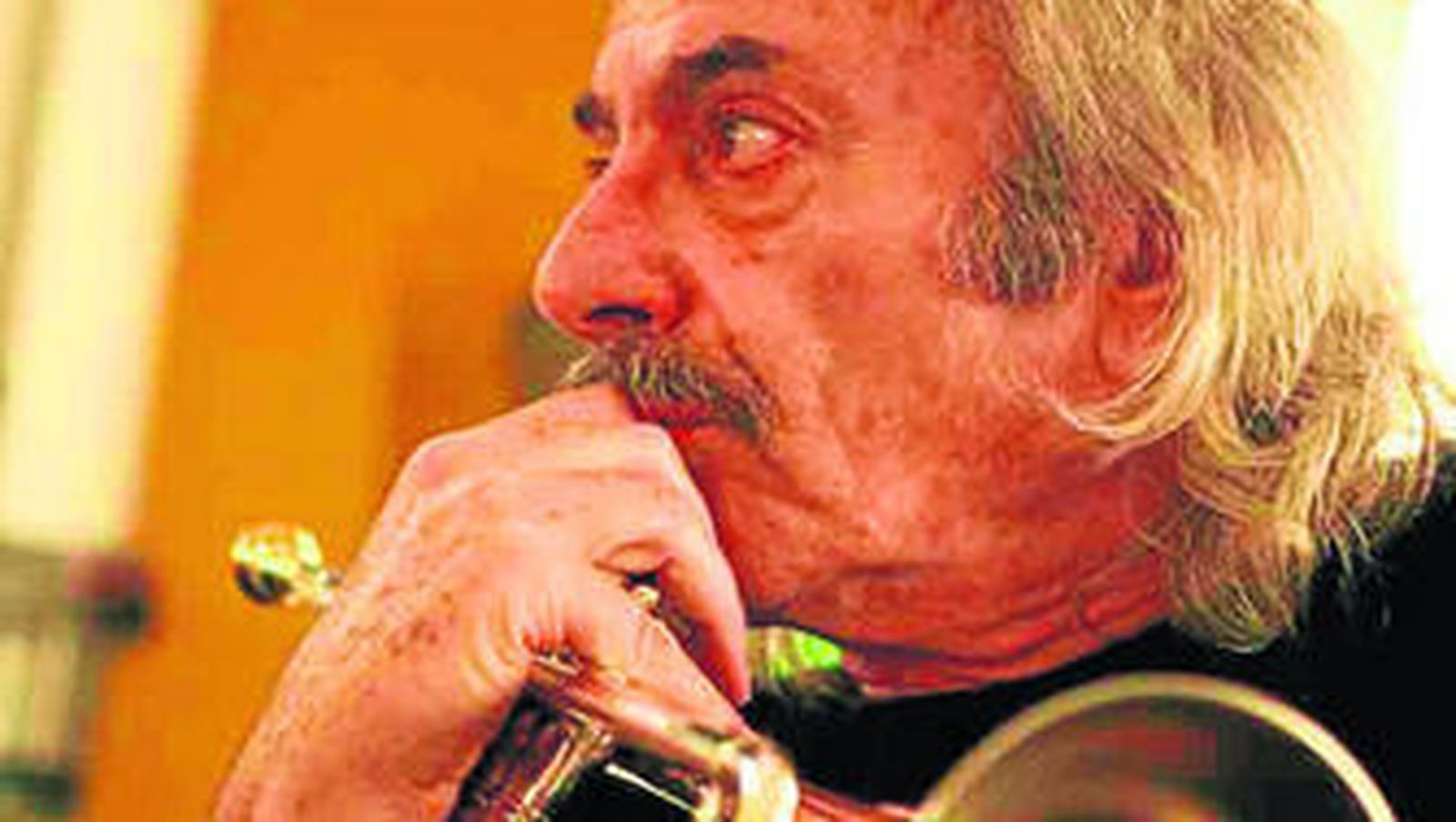 El veterano trompetista italiano actúa esta noche en Almuñécar.