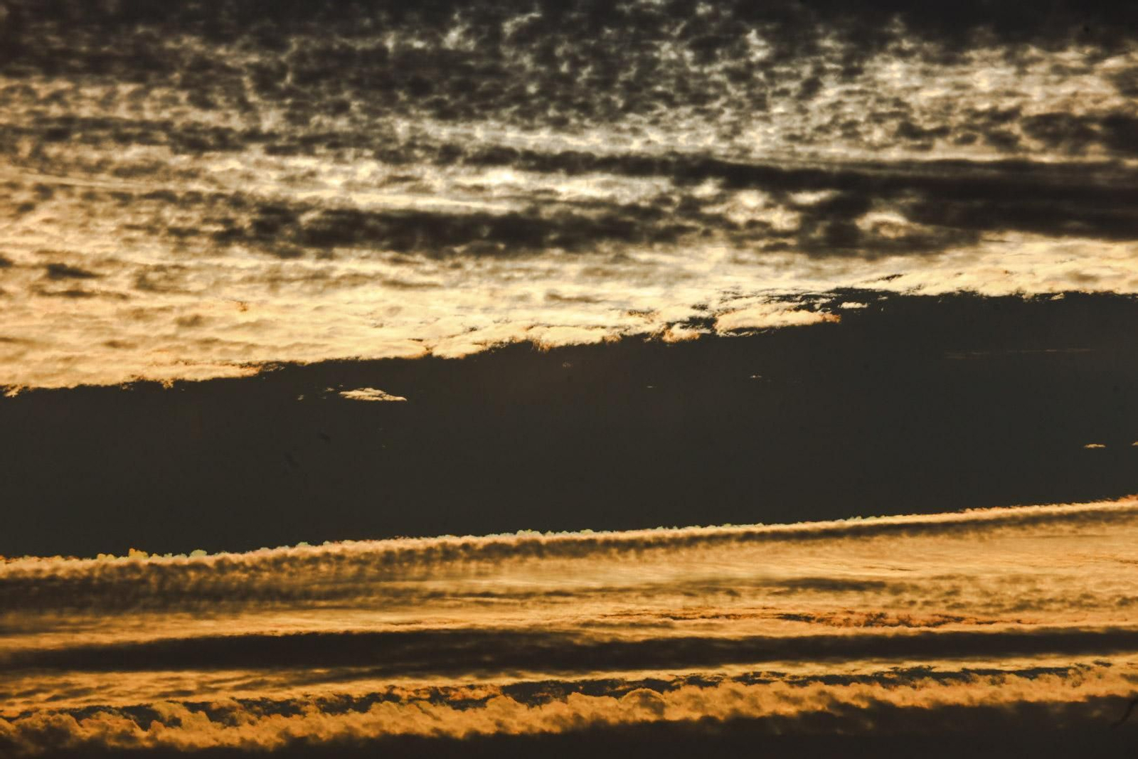 El muelle de la compañía Rio Tinto, el lugar de Huelva donde cada atardecer es un espectáculo diferente
