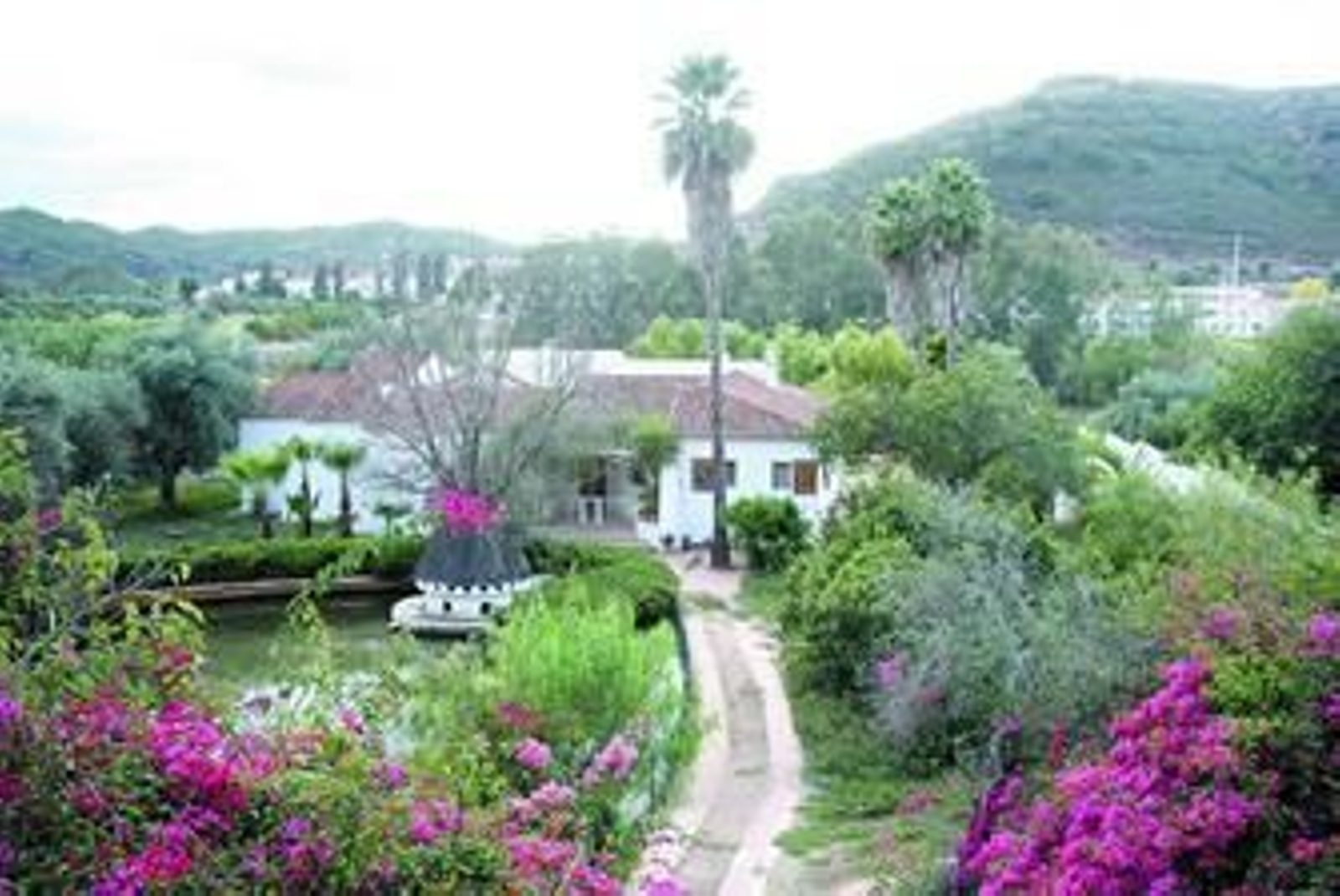El chalé que se construyó Manuel Calo hace más de diez años está situado junto al Guadiana, junto a un embarcadero.