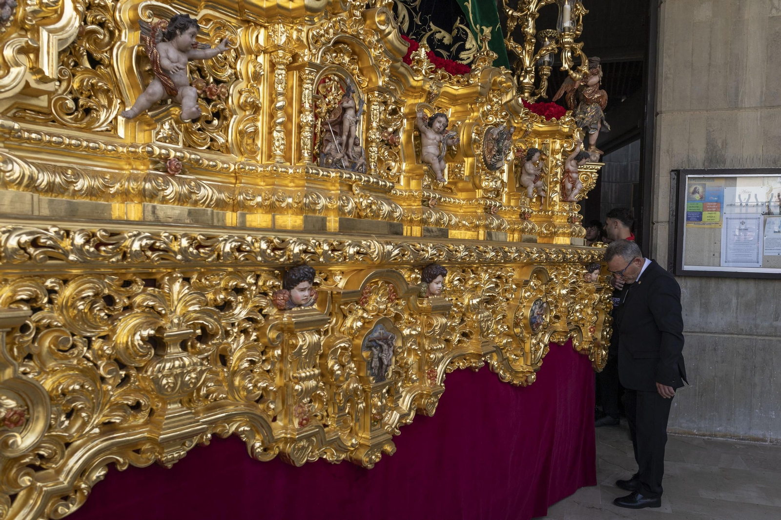 Las imágenes de la procesión de Afligidos de San Fernando en el Lunes Santo de la Semana Santa 2025