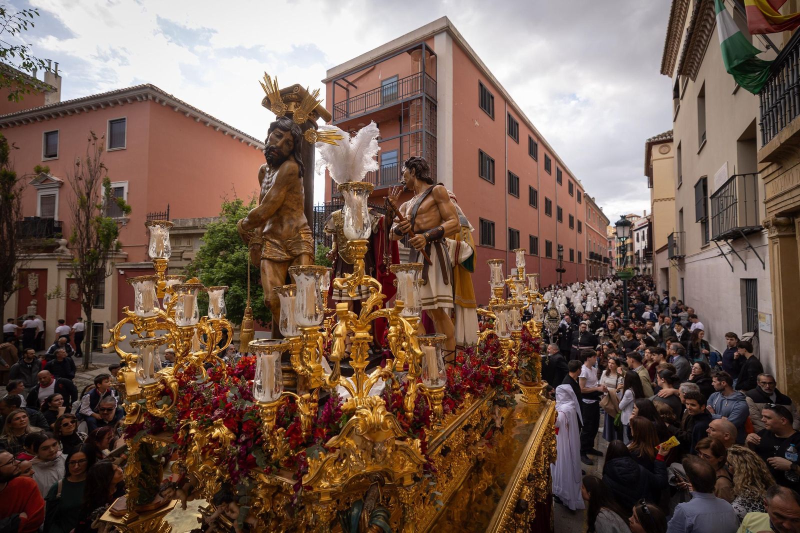 Las mejores fotos del nuevo recorrido por el Realejo de la procesión de la Aurora en el Jueves Santo de Granada