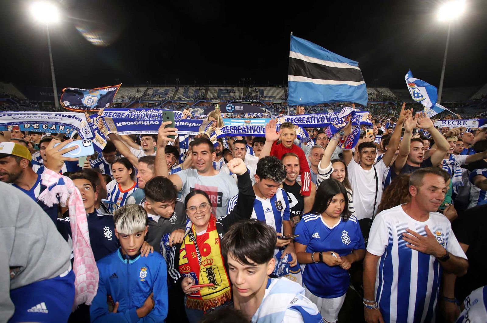 Imágenes del ascenso del Recreativo de Huelva contra el Cacereño