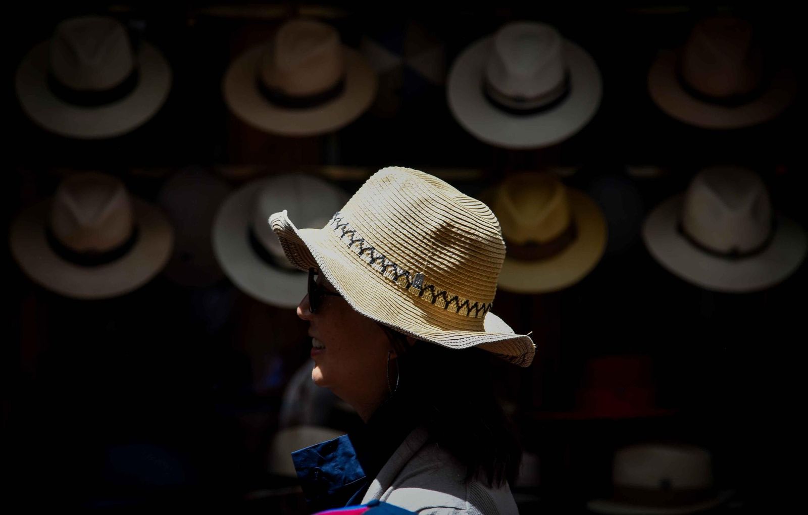 La moda de los sombreros ha regresado a Sevilla