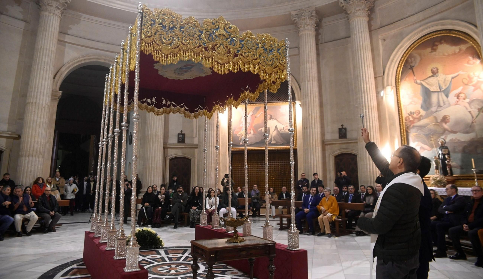 Las mejores fotos de la presentación del nuevo palio de la Virgen de la Piedad de Córdoba