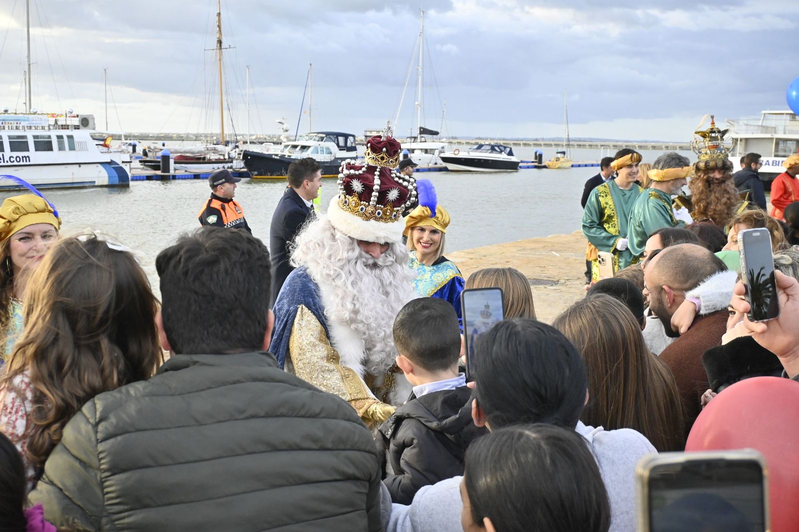 Las mejores fotografías de la llegada de los Reyes Magos a Huelva