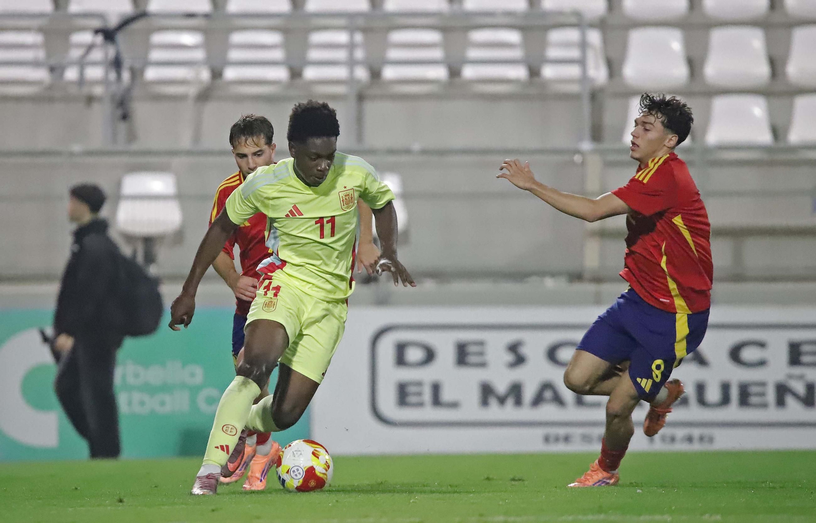 Fotos del partido de entrenamiento entre las selecciones nacionales sub-19 y sub-18 de España en La Línea