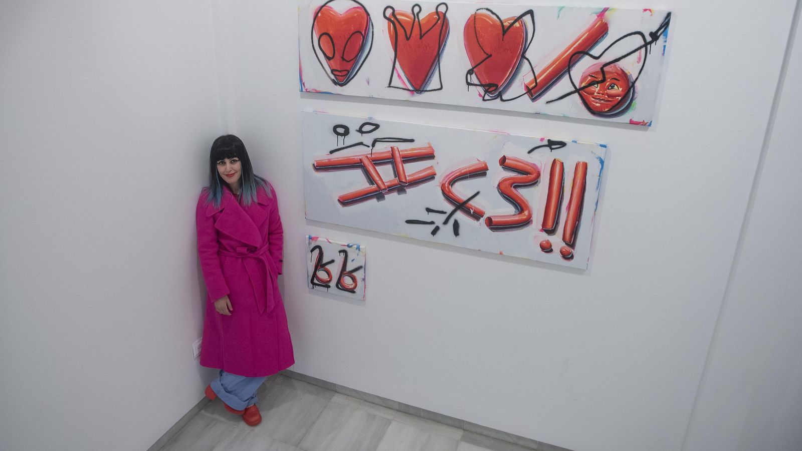 Tríptico inspirado en el lenguaje de las redes sociales.