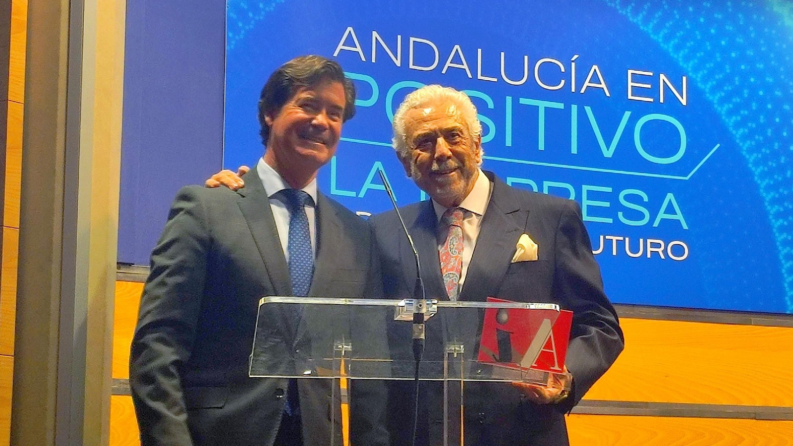 Antonio Morera Vallejo, premiado en Sevilla por su trayectoria empresarial