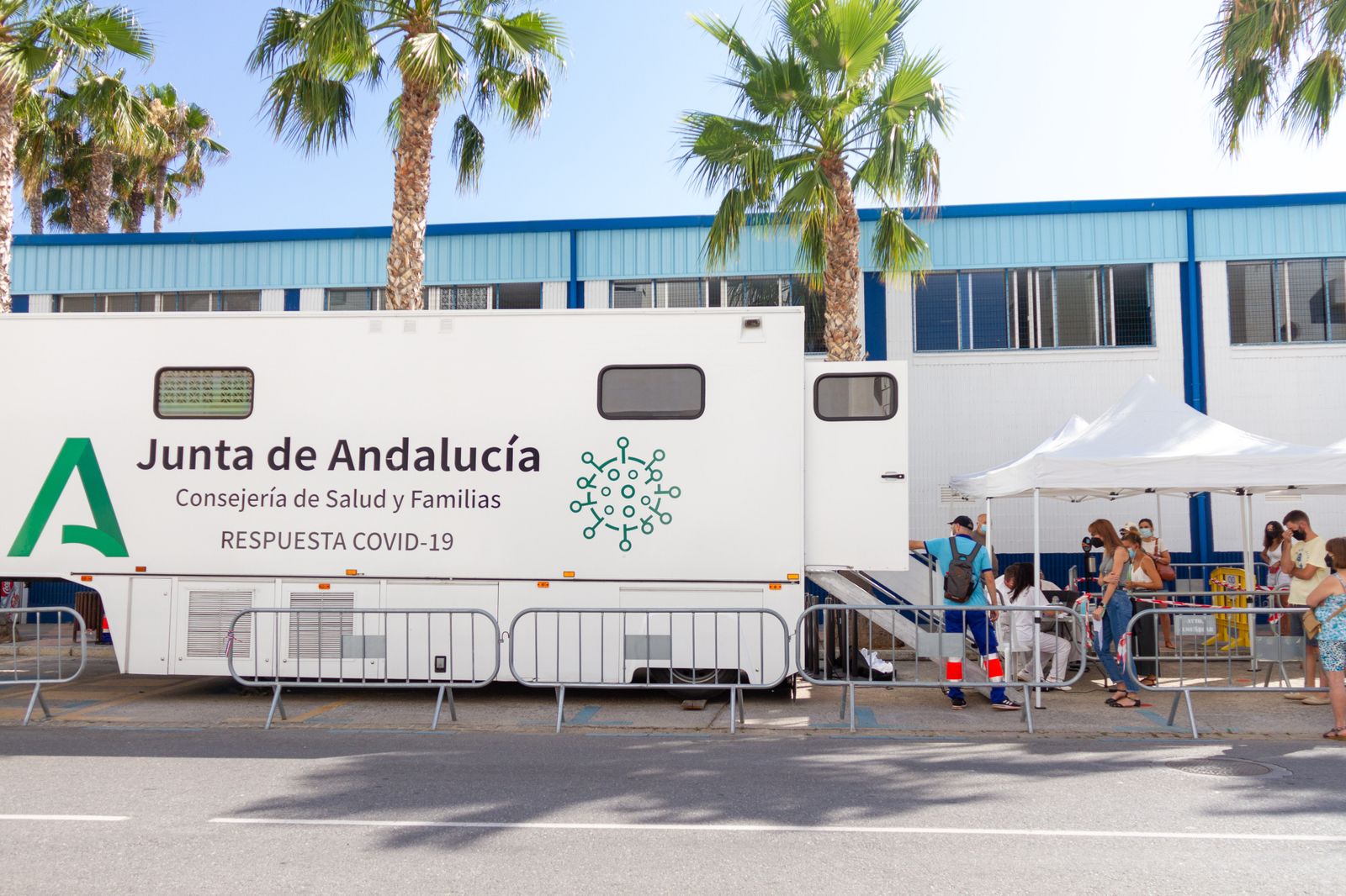 Salud realiza en Almuñécar una vacunación masiva  contra el coronavirus a 800 personas