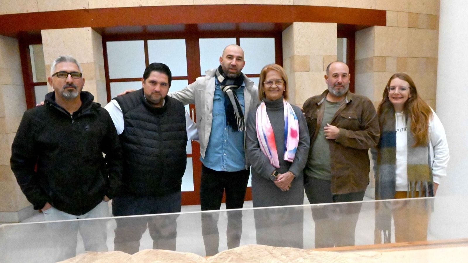 Fran Amado y José Antonio Aragón, con autoridades en el Ayuntamiento de Algeciras.