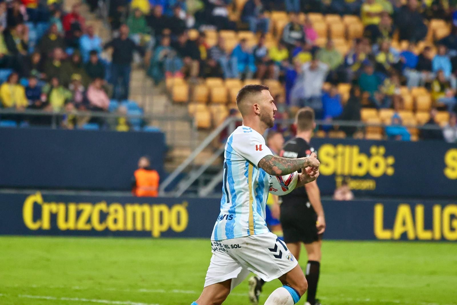 Dioni celebra su gol en Cádiz