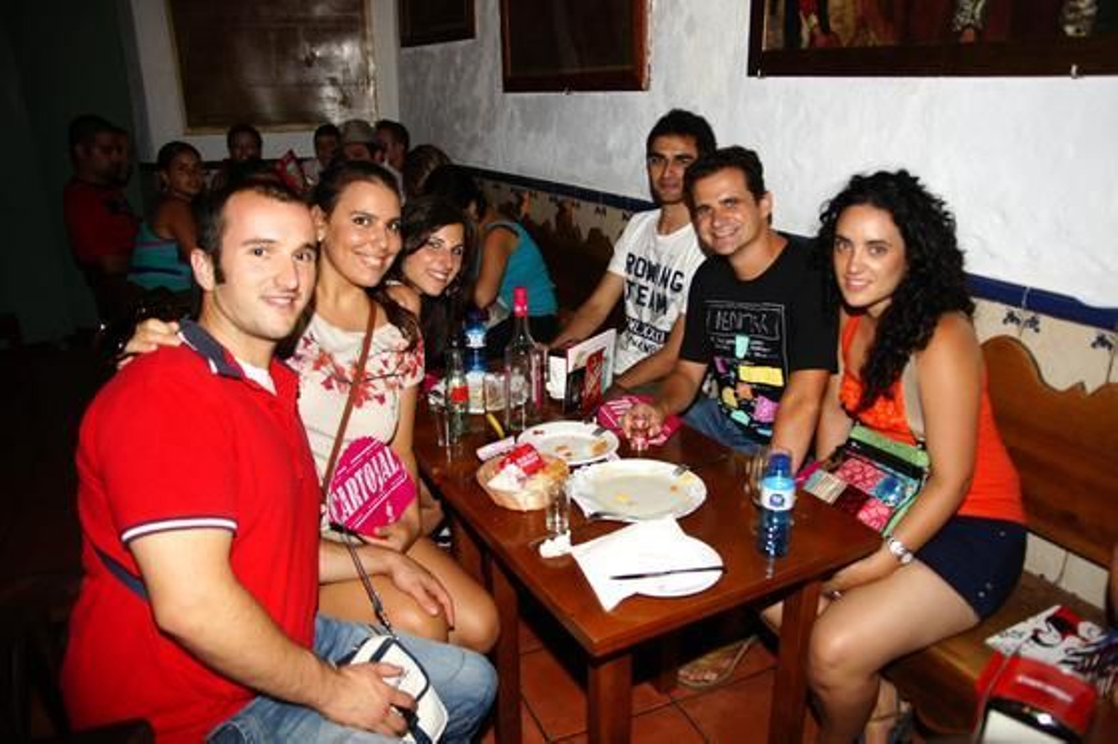 La familia Gallardo al completo disfruta de su propio rincón para festejar la Feria. 

Foto: Punto Press