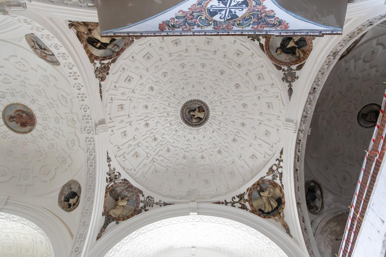 El interior de la iglesia de Santo Domingo de Jaén, al detalle.
