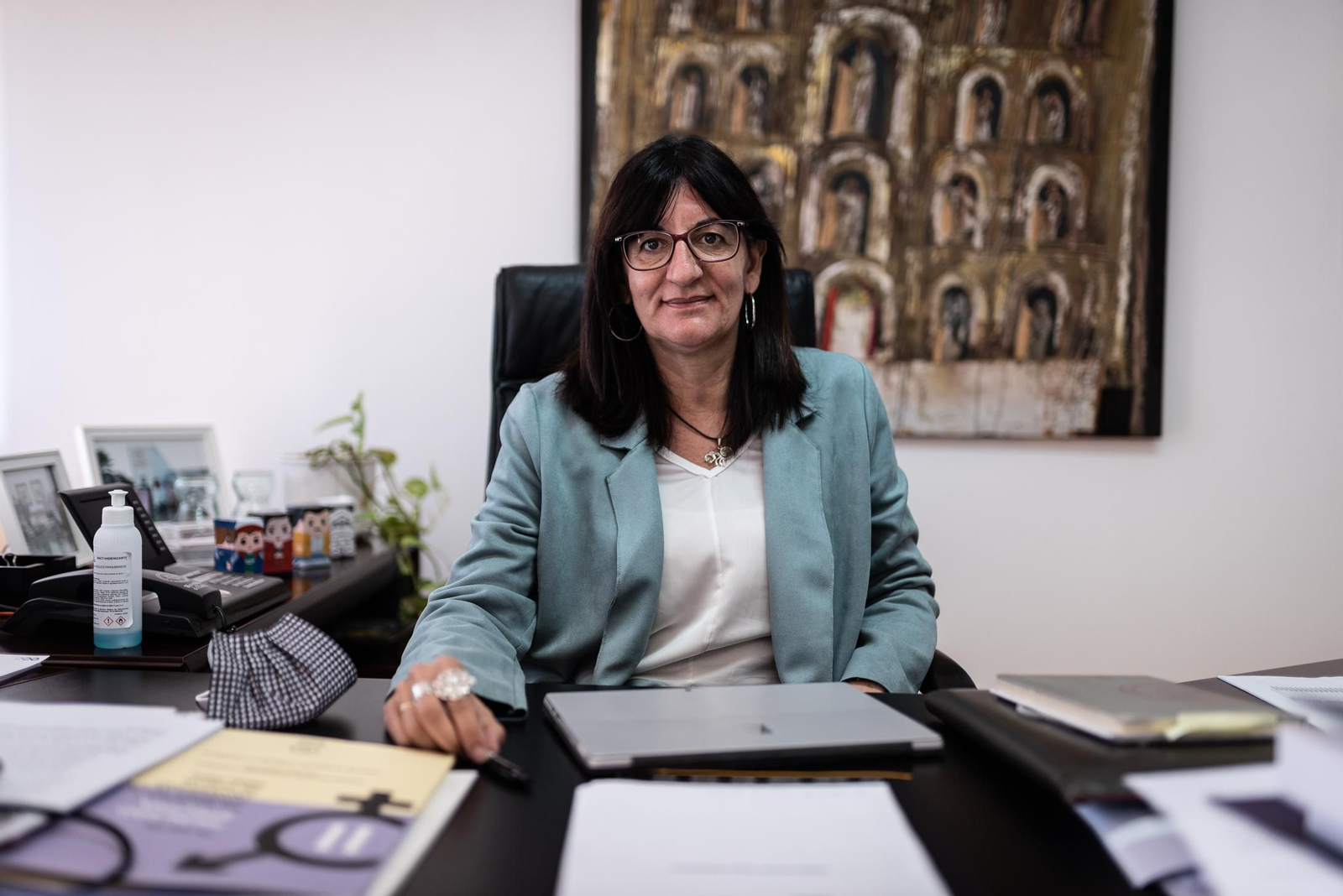 Mª Antonia Peña en su despacho del Rectorado de la Onubense.