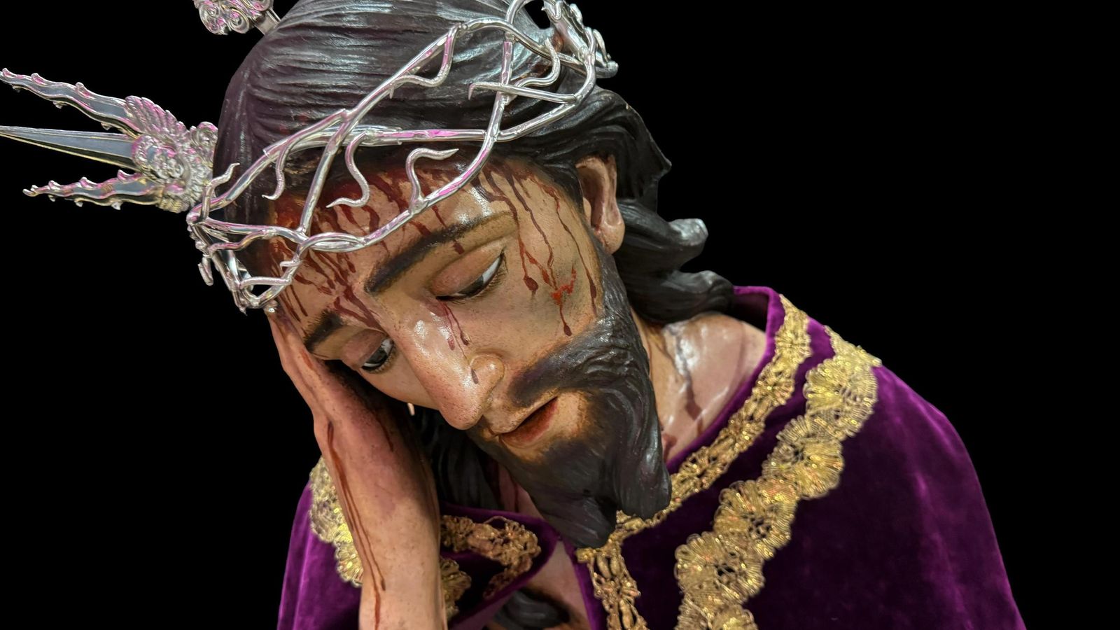 Detalle de la nueva corona de espinas