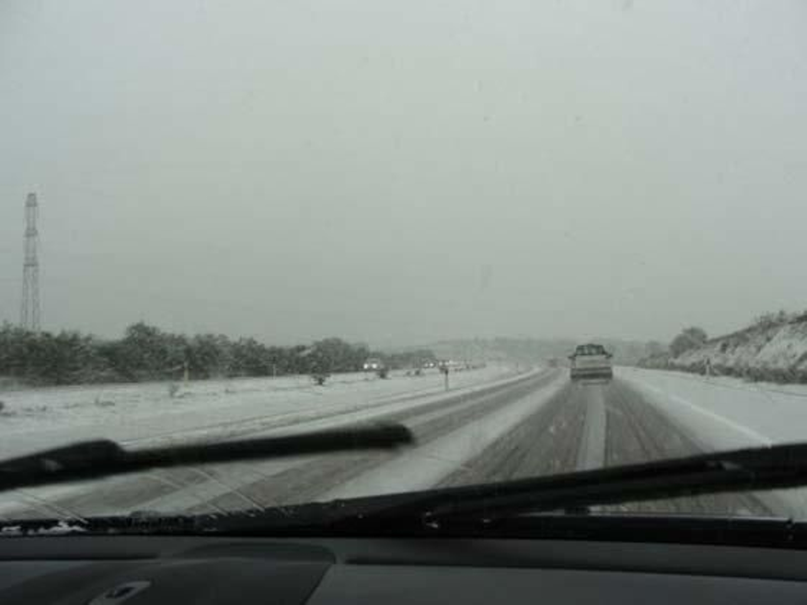 Nieve en Guillena a la altura de Las Pajanosas, en la A-66.

Foto: Javi Falero