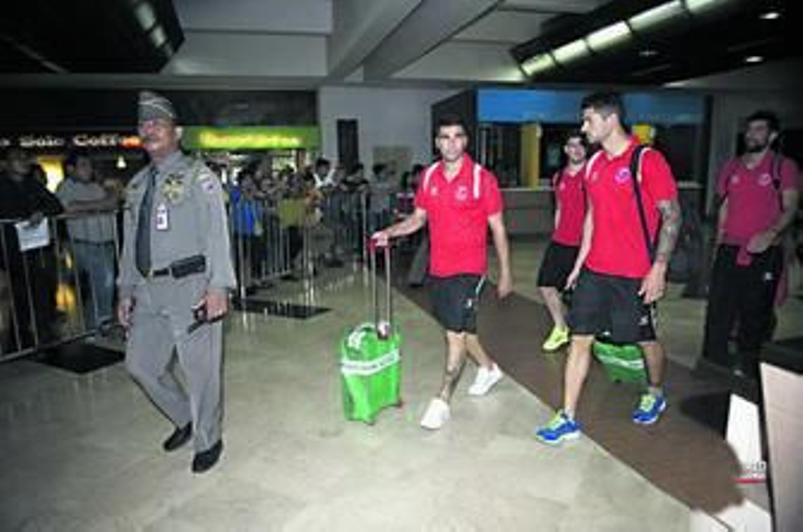 Vitolo, junto a Reyes, durante la gira en el sudeste asiático del equipo.