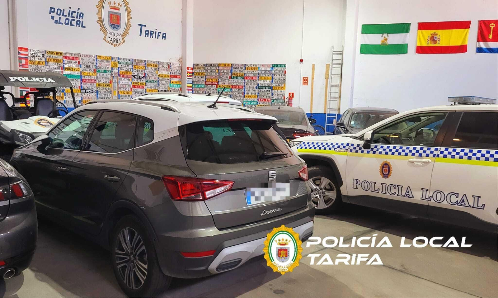 Uno de los coches recuperados por la Policía Local de Tarifa.