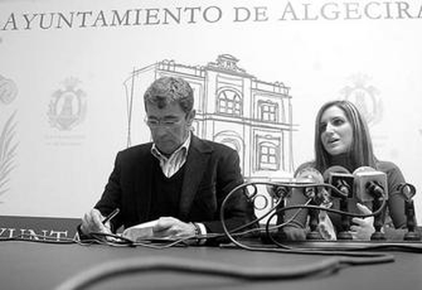 Herrera y Melgar, en un momento de la rueda de prensa, ayer en el Ayuntamiento.