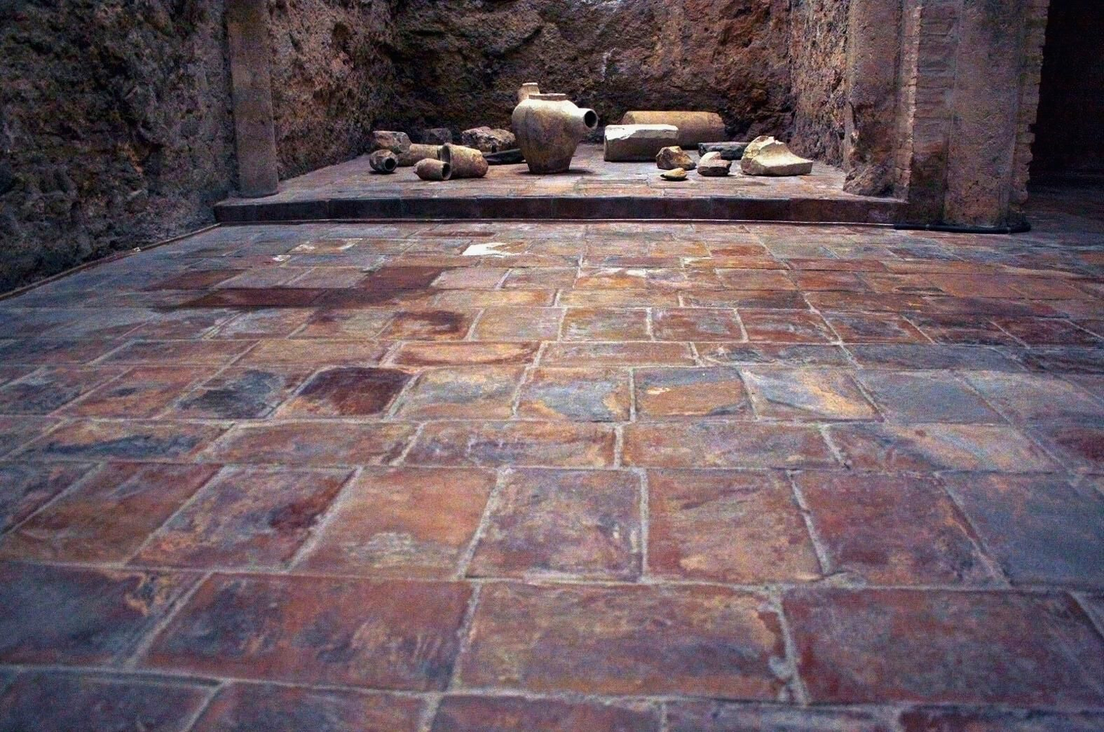 El sistema de calefacción de este hamman discurre por donde no alcanza la vista: el propio suelo de las instalaciones.