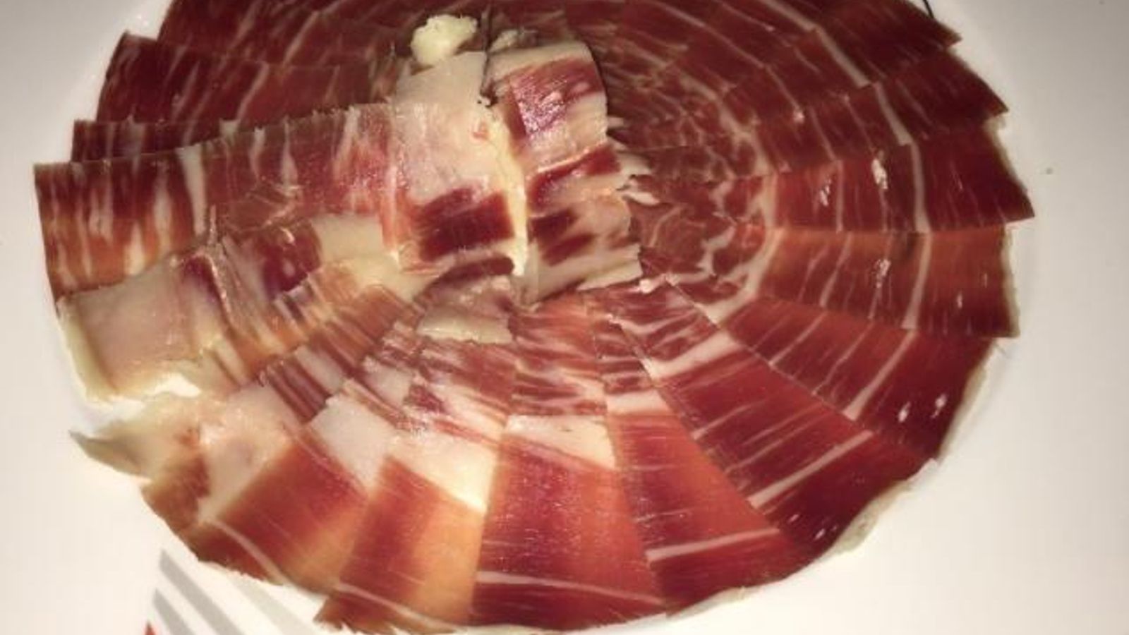 Plato de jamón en Sabores Gourmet