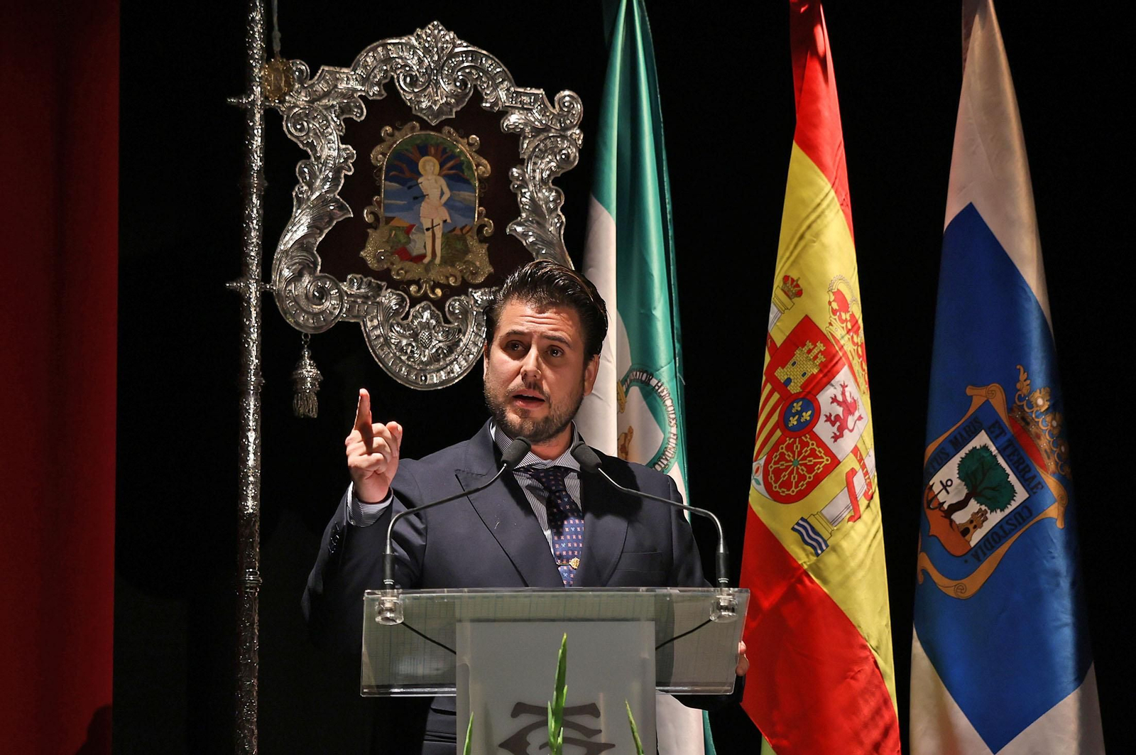 Pepelu Bonaño pregona a San Sebastián en el Gran Teatro de Huelva, en imágenes