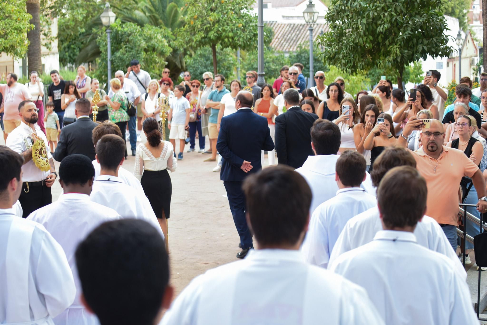 El vía crucis misionero del Cristo del Amor, en imágenes
