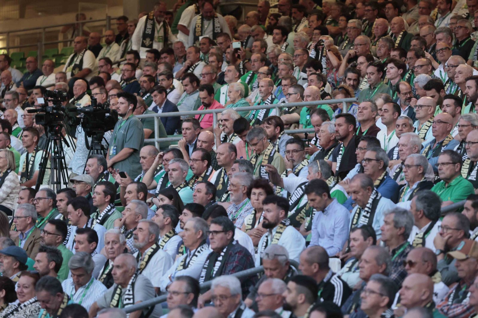 Búscate en el acto Siempre Verdiblancos