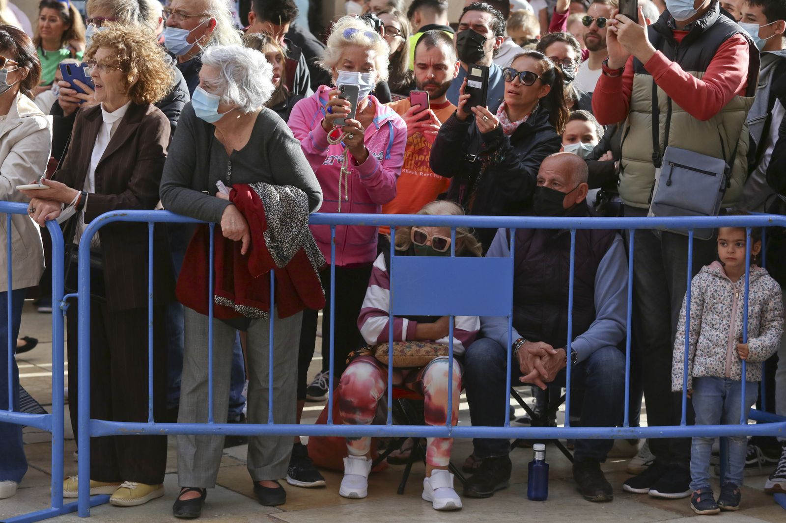 Así son las polémicas vallas desde las que se ve la Semana Santa de Málaga (fotos)